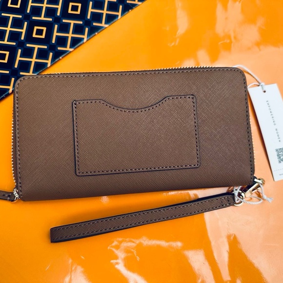 NWT Tory Burch Emerson Continental Wallet Wristlet Brown Leather Shiny Hardware - Picture 2 of 5